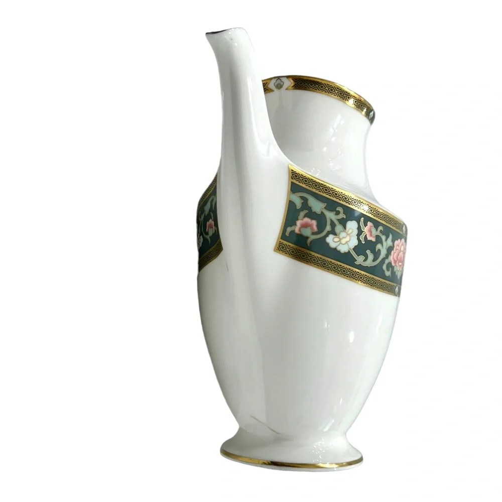 ROYAL DOULTON TUDOR COURT COFFEE POT WITH LID